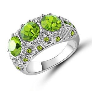 ✨18K White Gold Filled Women Green Emerald Ring